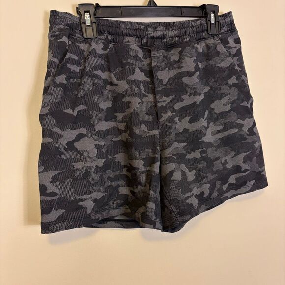 Lululemon Men's Grey Camo Lined Athletic Shorts Size Large - Picture 3 of 8